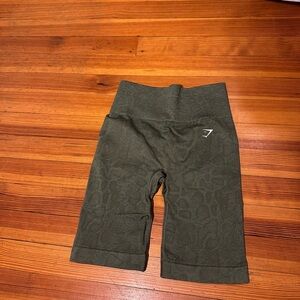 GYMSHARK ADAPT GREEN SAFARI TIGHT SHORTS